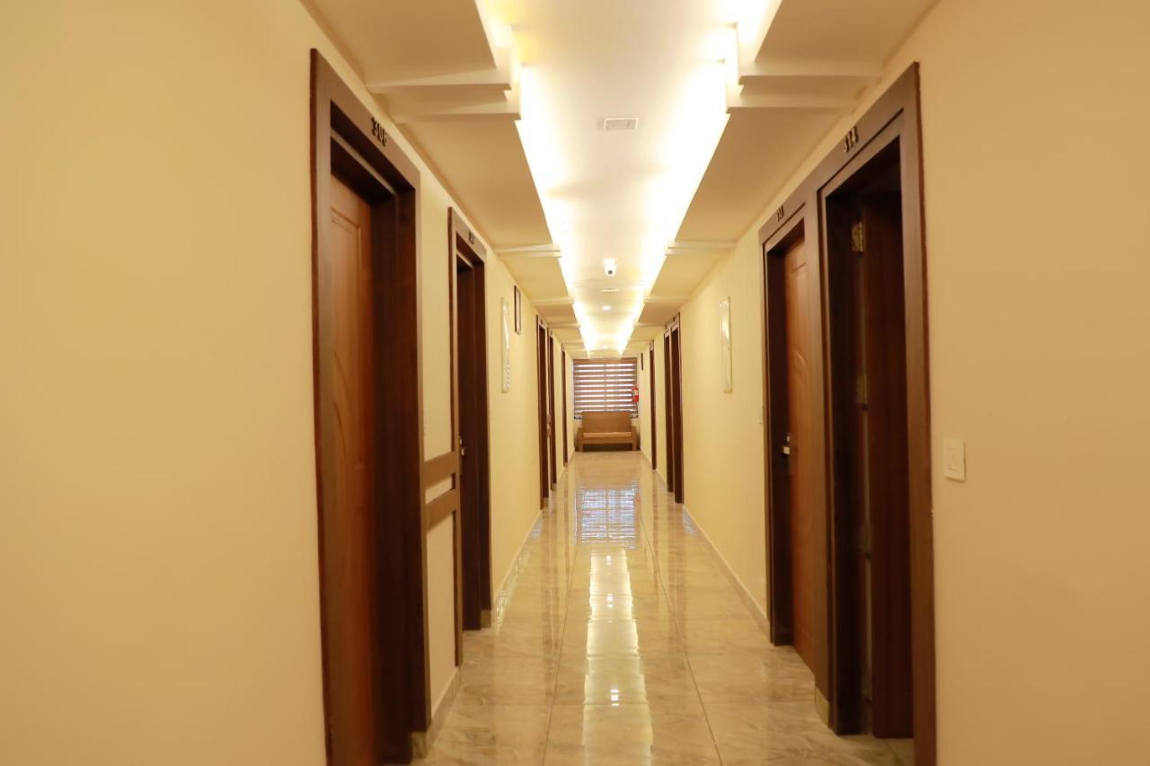 Marza Inn Kalpatta Ngoại thất bức ảnh